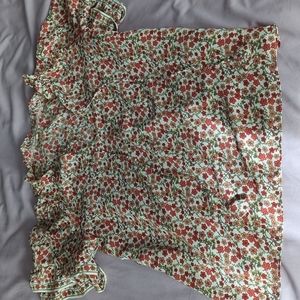 Max studio size small floral flutter sleeve top
